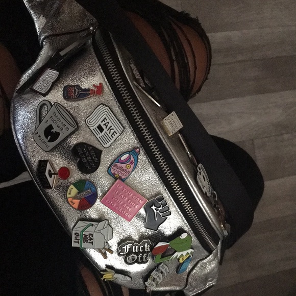 Leather Fannie Pack with different pins - Picture 2 of 3